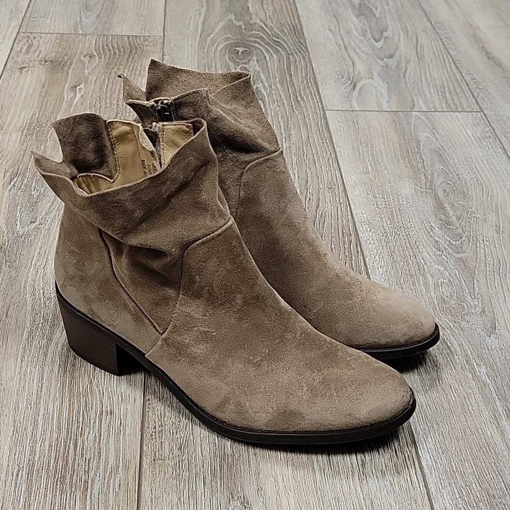 Paul Green Size 7.5 Antelope Soft Suede Bootie NWT
